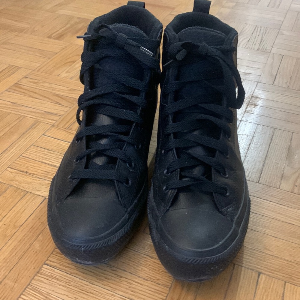 Black - Converse - Winter boots - high ankle - warm covering inside. Size 8.5.